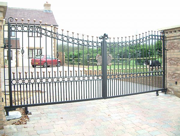 Sweeping Down Gates,Taunton, Somerset